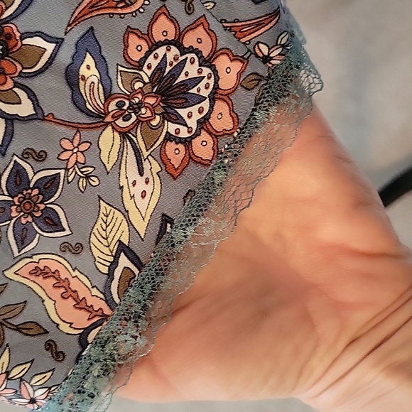 ⭐️NEW⭐️Fall floral camisole - Picture 8 of 8